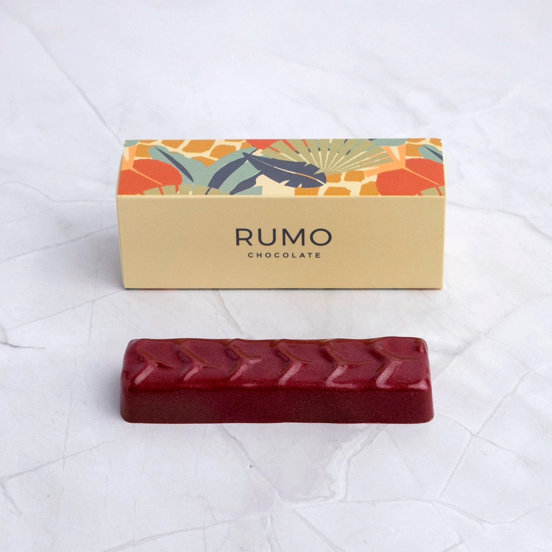 Ahududu Yer Fıstığı Bar, Rumo Chocolate ambalajı ile birlikte gösterilmektedir.