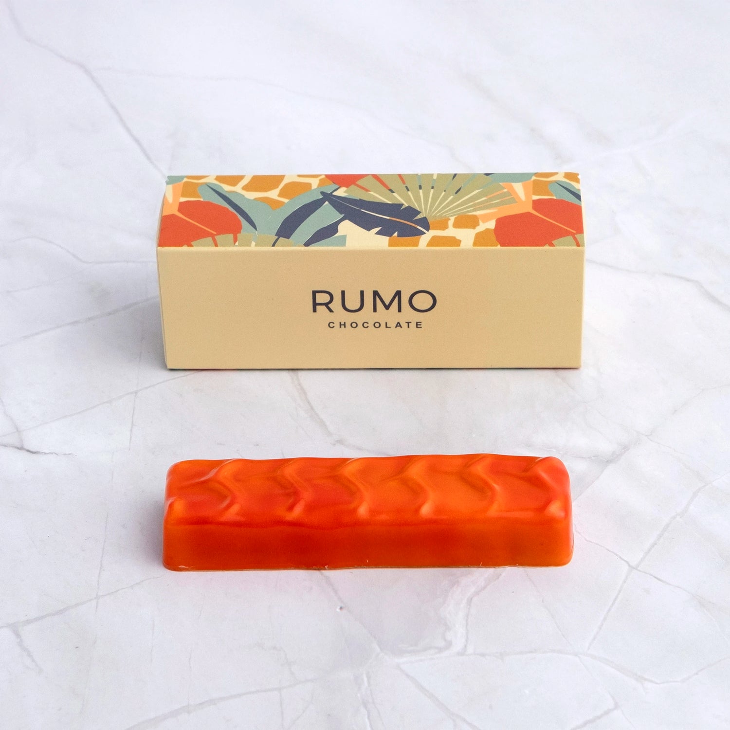 Bodrum Mandalinası Cheesecake Bar, Rumo Chocolateli, canlı renkli tatlı ve şık ambalajıyla.